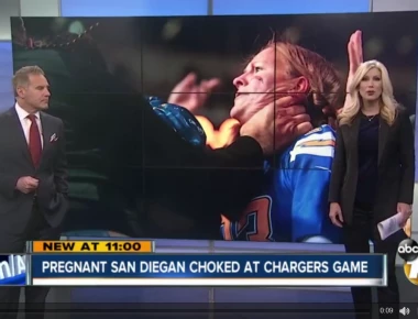 Άνδρας προσπάθησε να πνίξει έγκυο σε ποδοσφαιρικό αγώνα (βίντεο)